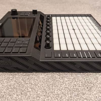 Akai Force Standalone Music Production - Light signs of use, includes Decksaver, SSD and original packaging. image 5