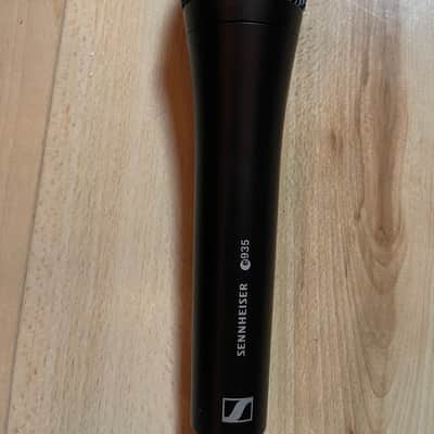 Sennheiser e935 Handheld Cardioid Dynamic Vocal Microphone