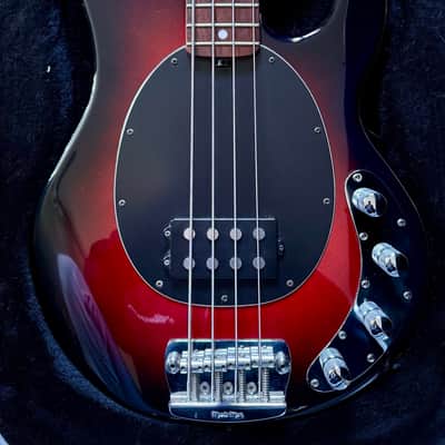 Music Man Stingray Classic Limited Edition Gilded White 2012