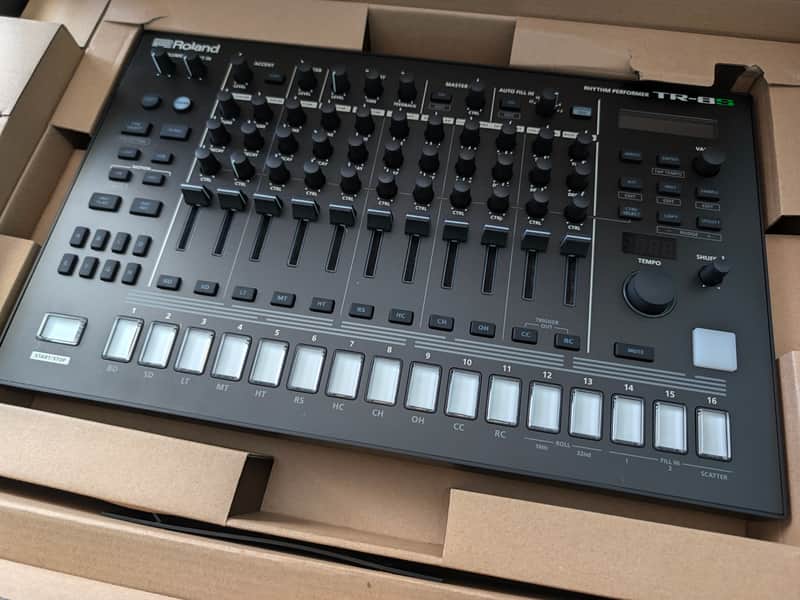 Roland TR-8S AIRA Rhythm Performer with Sample Playback 2018 - Present - Black