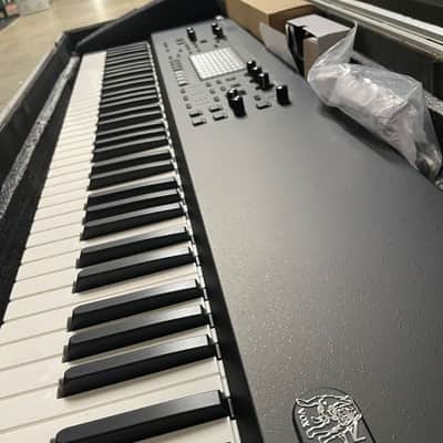 Vox Continental 73-Key Performance Organ with Stand and V861 Expression Pedal 2017 - Present - Black image 2