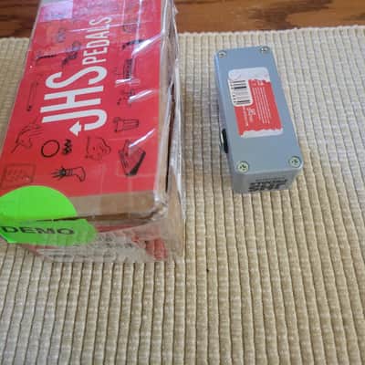 JHS Tidewater Tremolo V2 2020 - Present - Blue image 2