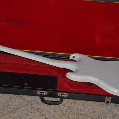 Hagstrom Hagström De Luxe Batman=real vintage1960=seen in J.Jarmusch's film 'Only Lovers Left Alive' image 22