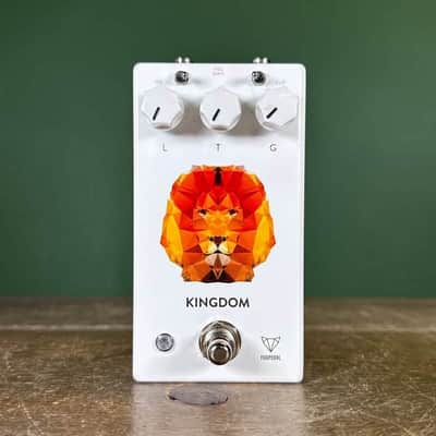 Foxpedal Kingdom V2 2010s - White with Lion Graphic image 2