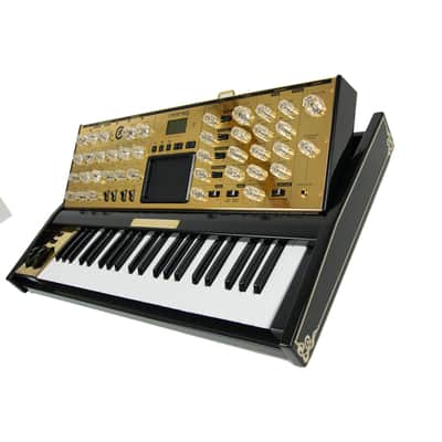Moog Minimoog Voyager Gold LTD image 2