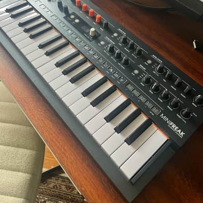 Arturia MiniFreak 37-Key 6-Voice Polyphonic Hybrid Synthesizer 2022 - Present - Black image 3