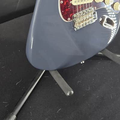 Fender 0114940322 American Professional Classic Stratocaster®, Rosewood Fingerboard, Faded Black image 3