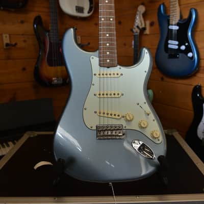 Fender Vintera 6 String '60s Stratocaster Electric Guitar in Ice Blue Metallic w/Gig Bag image 3