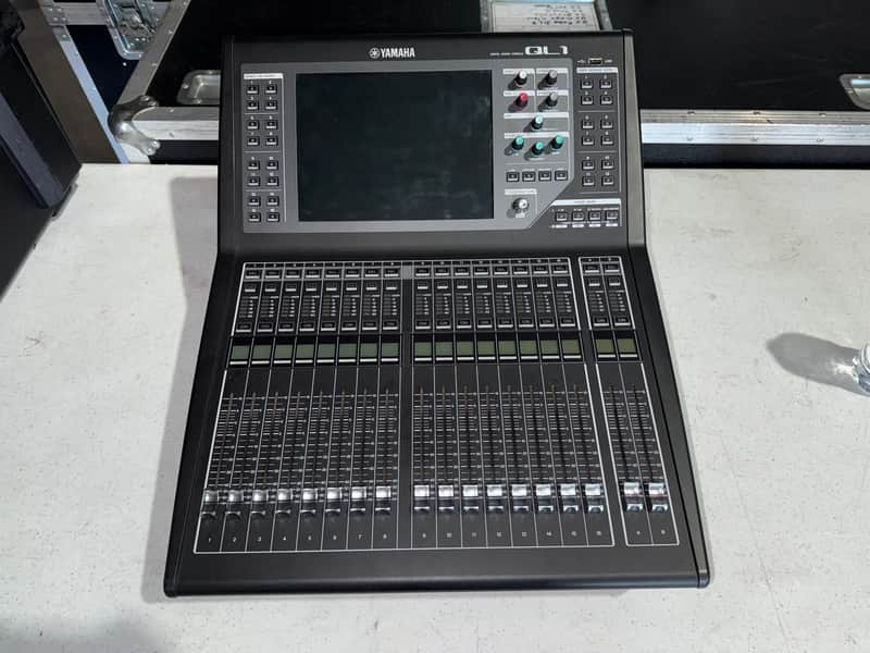 Yamaha QL1 40 Channel Digital Mixing Console 2014 - Present - | Reverb