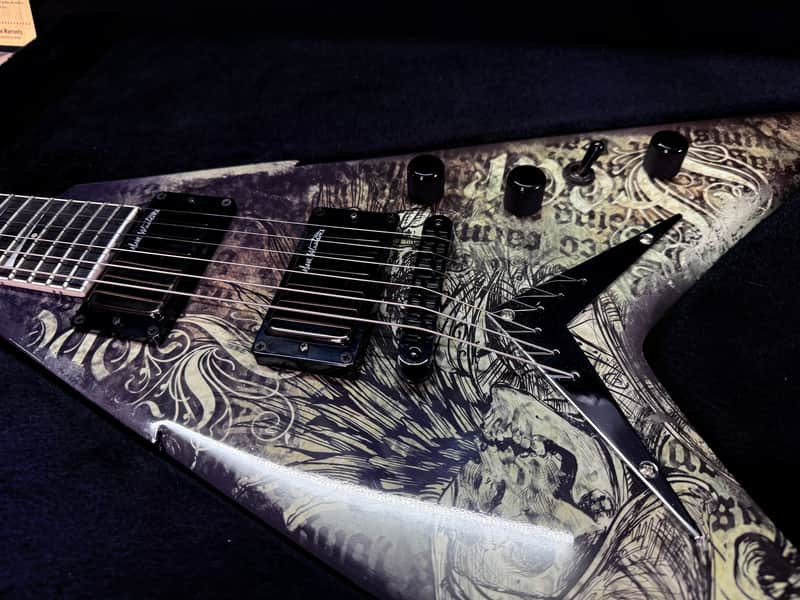Dean VMNT-FCBK Dave Mustaine Signature V w/ Floyd Rose Tremolo