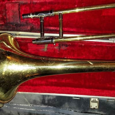 Holton Collegiate Trombone, with case and mouthpiece, USA. Acceptable condition image 7