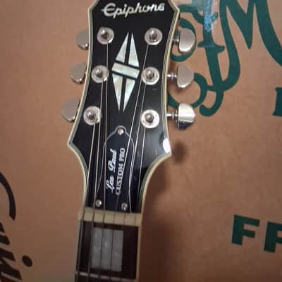 Epiphone Les Paul Custom Pro Silver Burst 2011 with hard case image 3