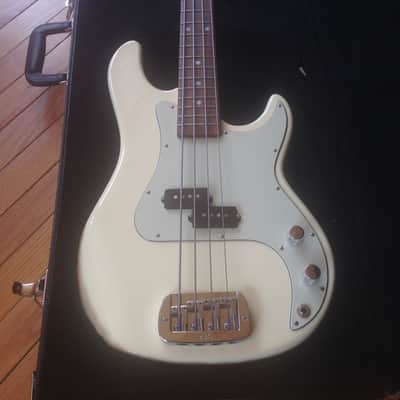 G&L LB100 Vintage White image 2