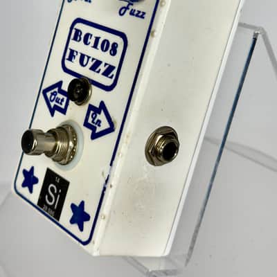 Unbranded BC108 Fuzz Hand Custom Made - White image 4