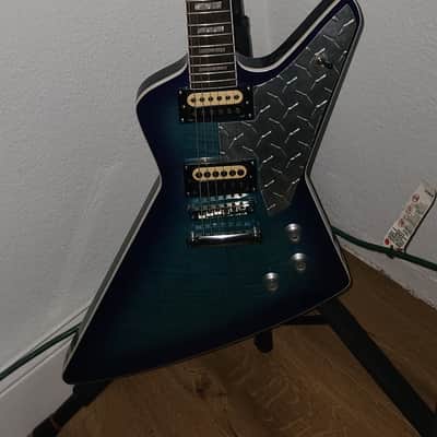 Firefly guitar Explorer 2024 - Blueburst image 2