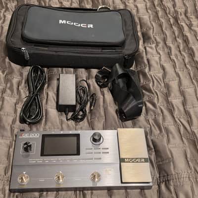 Mooer GE-200 Guitar Multi-Effects with soft case image 1