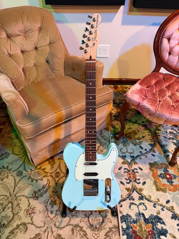 Fender Deluxe Nashville Telecaster with Pau Ferro Fretboard 2018 - 2021 - Daphne Blue