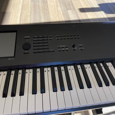 Korg Kronos X 88 music workstation  2014 Black image 4