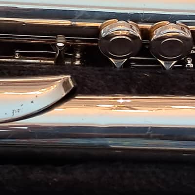 Armstrong 104 Student Model Closed-Hole Flute with C Foot, Offset G - Silver-Plated image 11