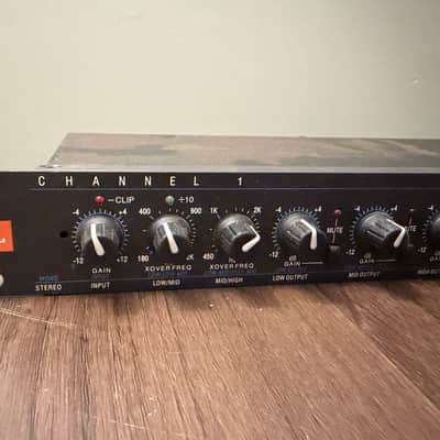 JBL M553 Stereo/ Mono Variable Crossover Working image 2