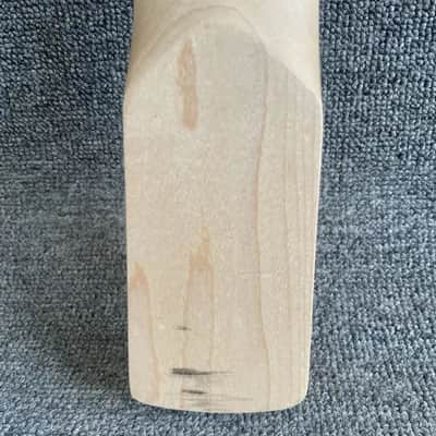 Green 4 String Bass Maple Neck, 20 Frets Rosewood Fingerboard image 6