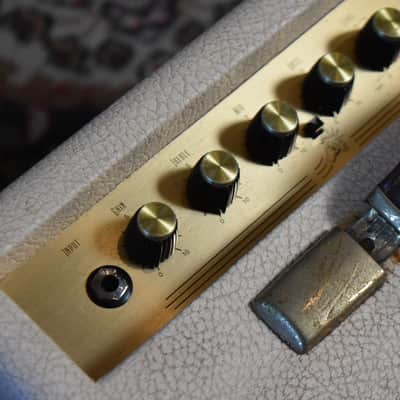 Crate Vintage Club 20 Model VC-2110 Guitar Combo image 6