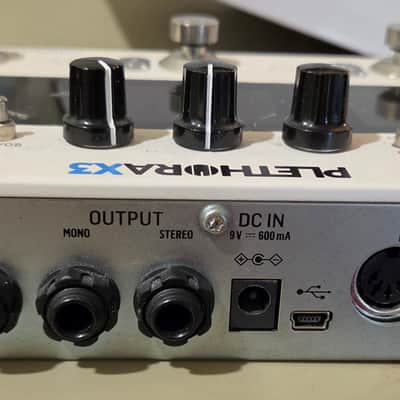 TC Electronic Plethora X3 TonePrint Multi-Effects Pedalboard 2021 - Present - White image 3