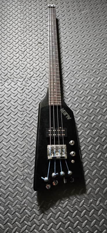 Hondo Alien Bass - Black Metalflake image 1