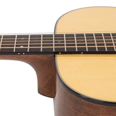 Martin 000-18 Standard Series Acoustic Guitar - Natural image 9