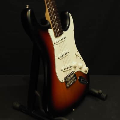 Fender Stratocaster Highway 1 2009 - Sunburst image 4