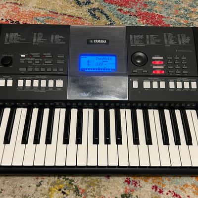 Yamaha PSR-E423 61-Key Portable Keyboard image 3