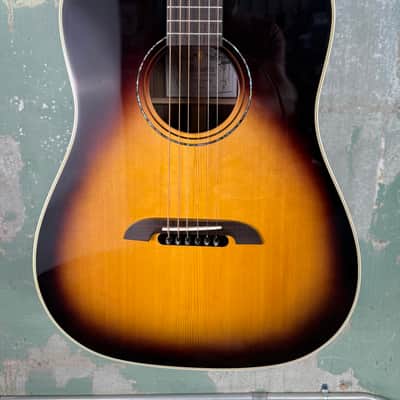 Alvarez Yairi Masterworks Slope Shoulder Dreadnought - Sunburst (FS/Blem) #6225 image 2
