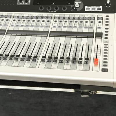 Yamaha TF5 32-Input Digital Mixing Console with Road Case CG01PSH *ASK FOR SHIPPING* image 4