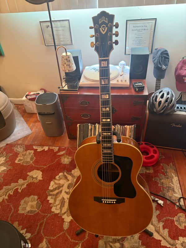 1975 Guild F50R with K&K Pure Mini and Humidicase