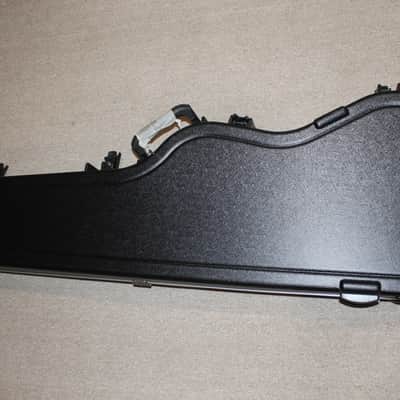SKB Shaped Standard Hard Shell Bass Flight Case "2015s" - Black image 2