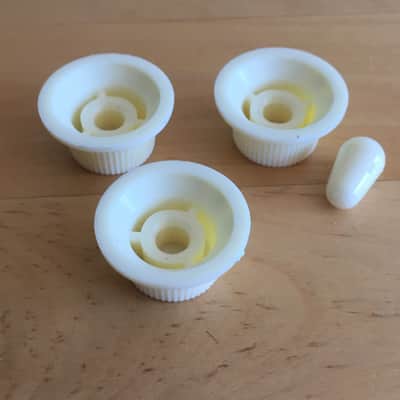 Fender American Vintage White Green Font Reissue Strat 3 Knobs Complete Set + Tip Pale Mint image 9