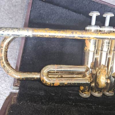 Yamaha YTR-2320 Trumpet. Japan. Good cond if get curves un-stuck. With case & MP image 9