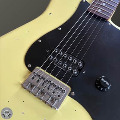Squier Tom DeLonge Stratocaster Butter Cream Road Worn – Very Good Condition image 3