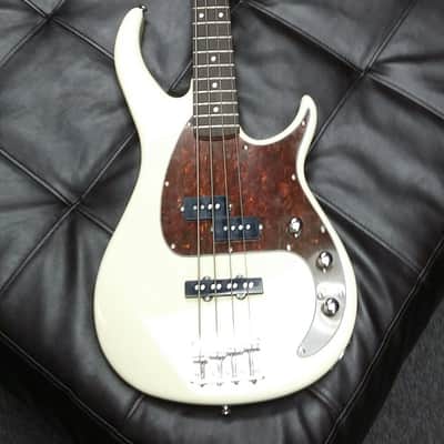 Peavey Milestone 4-String Electric Bass Ivory
