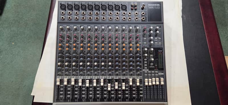 Mackie 1642-VLZ3 16-Channel Mic / Line Mixer | Reverb