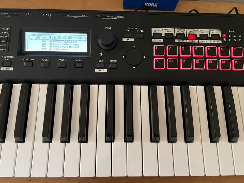 Korg KROSS 2 61-MB 61-Key Synthesizer Workstation 2017 - Present - Matte Black image 1