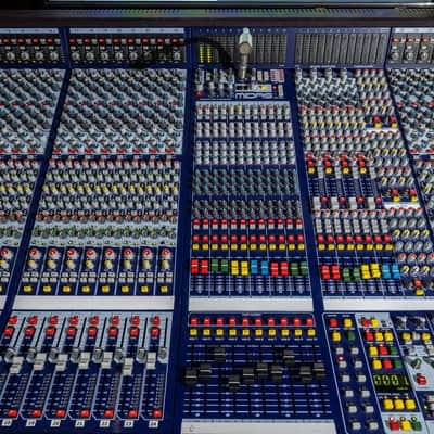 Midas Legend 3000 40 channel Console 1990's - with flight case and stand image 5