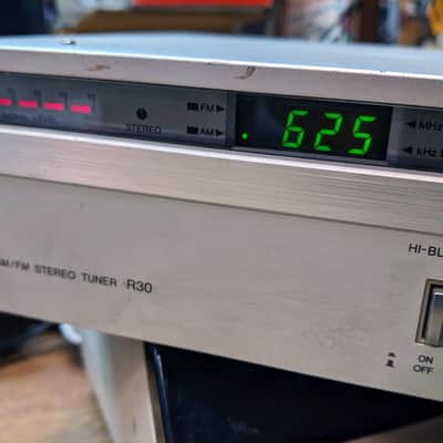 Vintage AIWA R30 AM/FM Stereo Tuner - 1980 Silver Face image 1