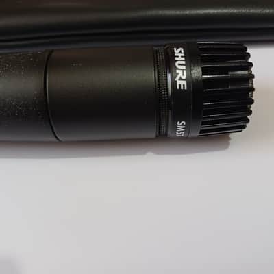 Shure SM57 Cardioid Dynamic Microphone - with zip case and mic clip image 4