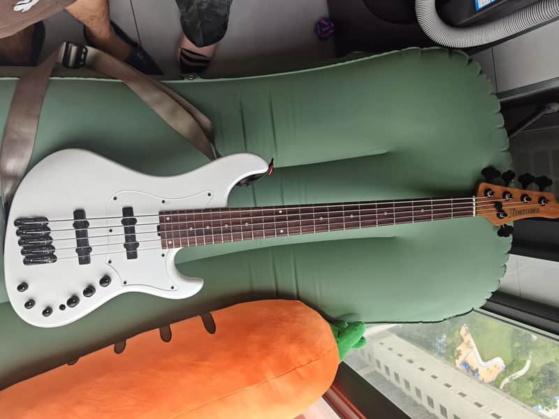Ibanez mdm1005 White Electric Guitar image 1