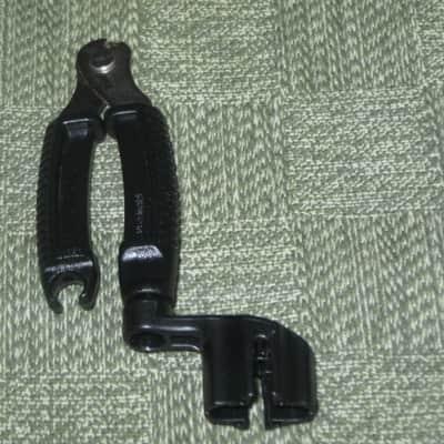 new (no package) very near A+ D'Addario Planet Waves PRO-WINDER Black String Winder & Cutter & Bridge Pin Puller DP0002 for guitar, mandolin, ukulele & banjos (black hard plastic with hardened steel wire cutters) just has few minor natural imperfections image 19