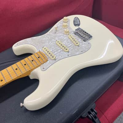 Fender American Professional II Stratocaster Maple Fretboard 2022 - Olympic White image 8