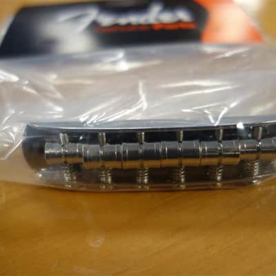 Fender Mustang Guitar Bridge Assembly (Japan), Chrome Bild 2