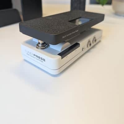 Hotone Tuner Press 2024 - Present - Black / White image 5