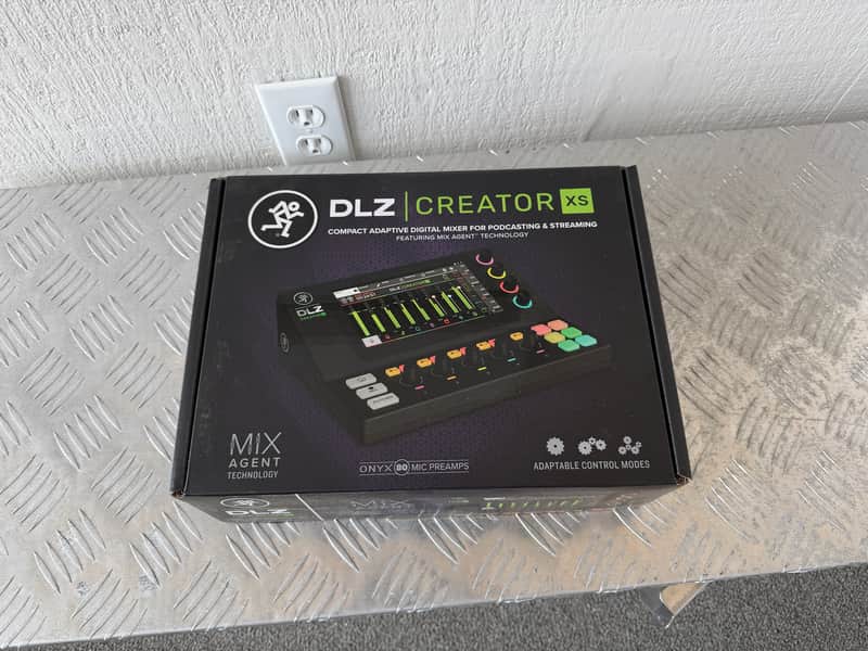 Mackie DLZ-Creator XS 12-Channel Digital Mixer 2024 - Present - Black image 1